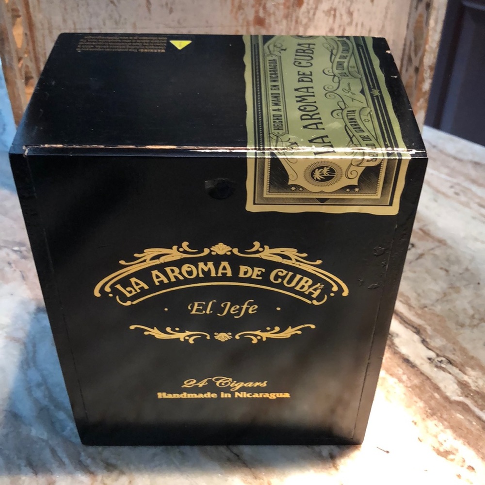 La aroma de Cuba El jefe 🖤 and 💛 cigar box